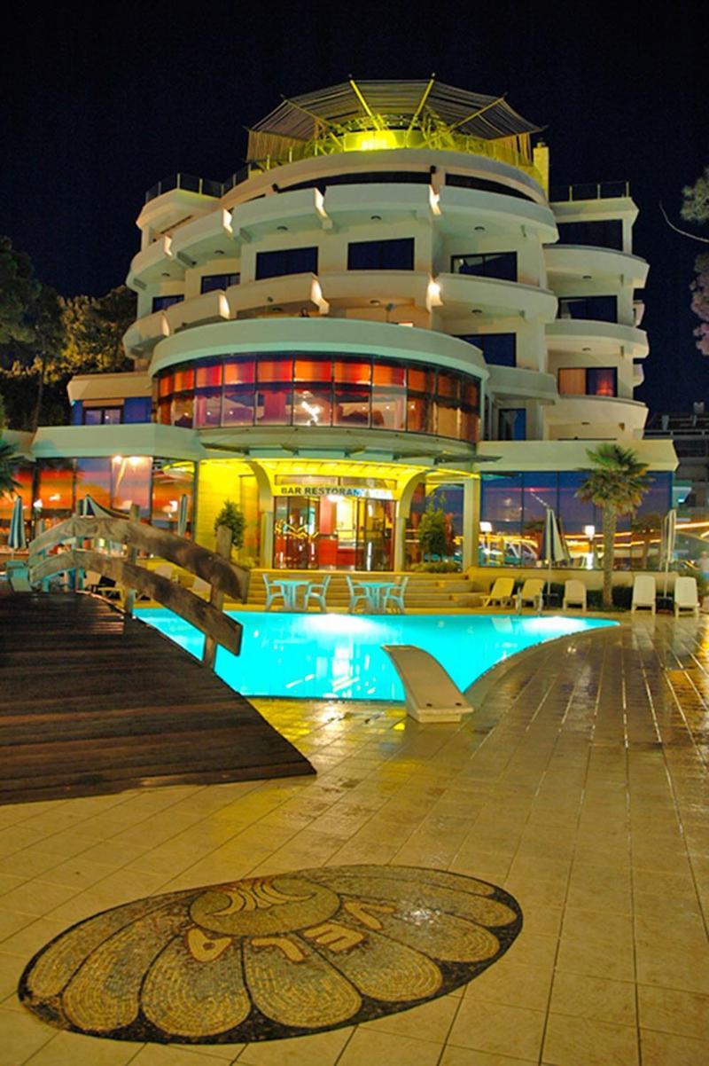 Vela Hotel Restaurant Golem  Exterior photo